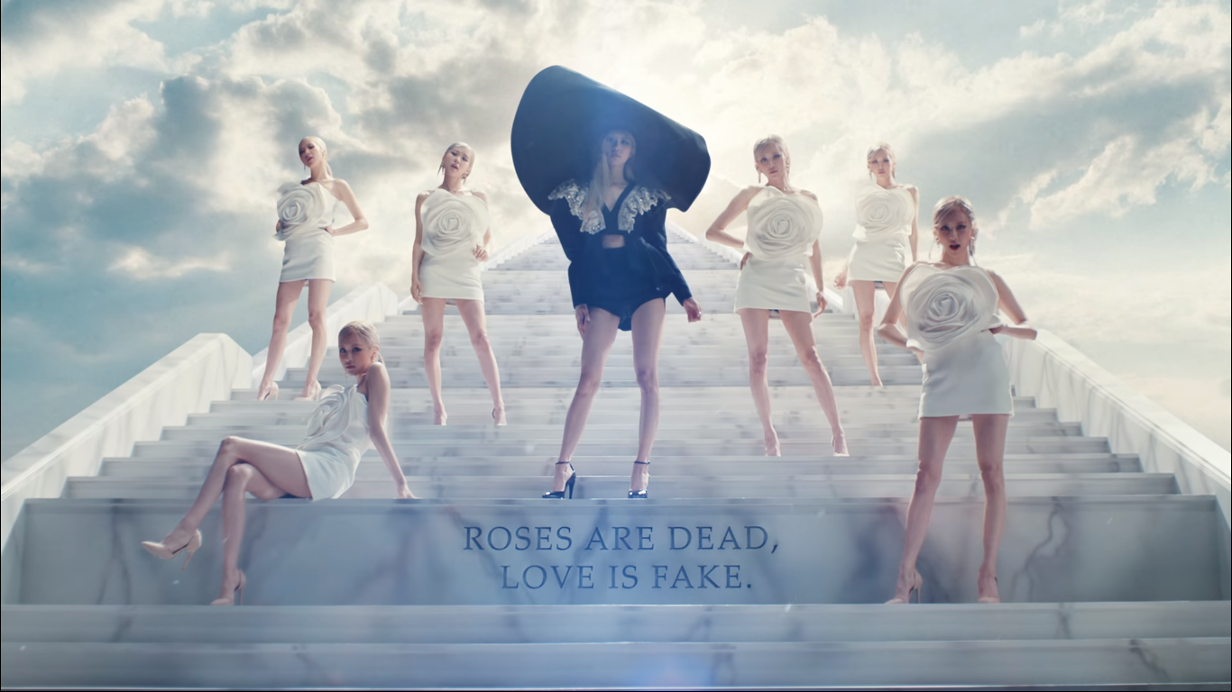 Soi giá loạt trang phục của Rosé (Black Pink) trong MV On The Ground