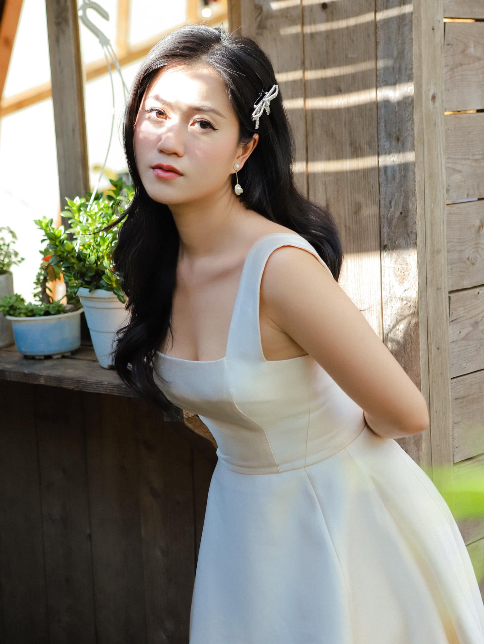 Nữ diễn viên Lâm Vỹ Dạ khiến fan nhận không ra khi tung hình ảnh thuần khiết như nàng thơ. Ở tuổi 32, Lâm Vỹ Dạ vẫn rất trẻ trung như thế này dù đã làm mẹ của 2 nhóc tì.