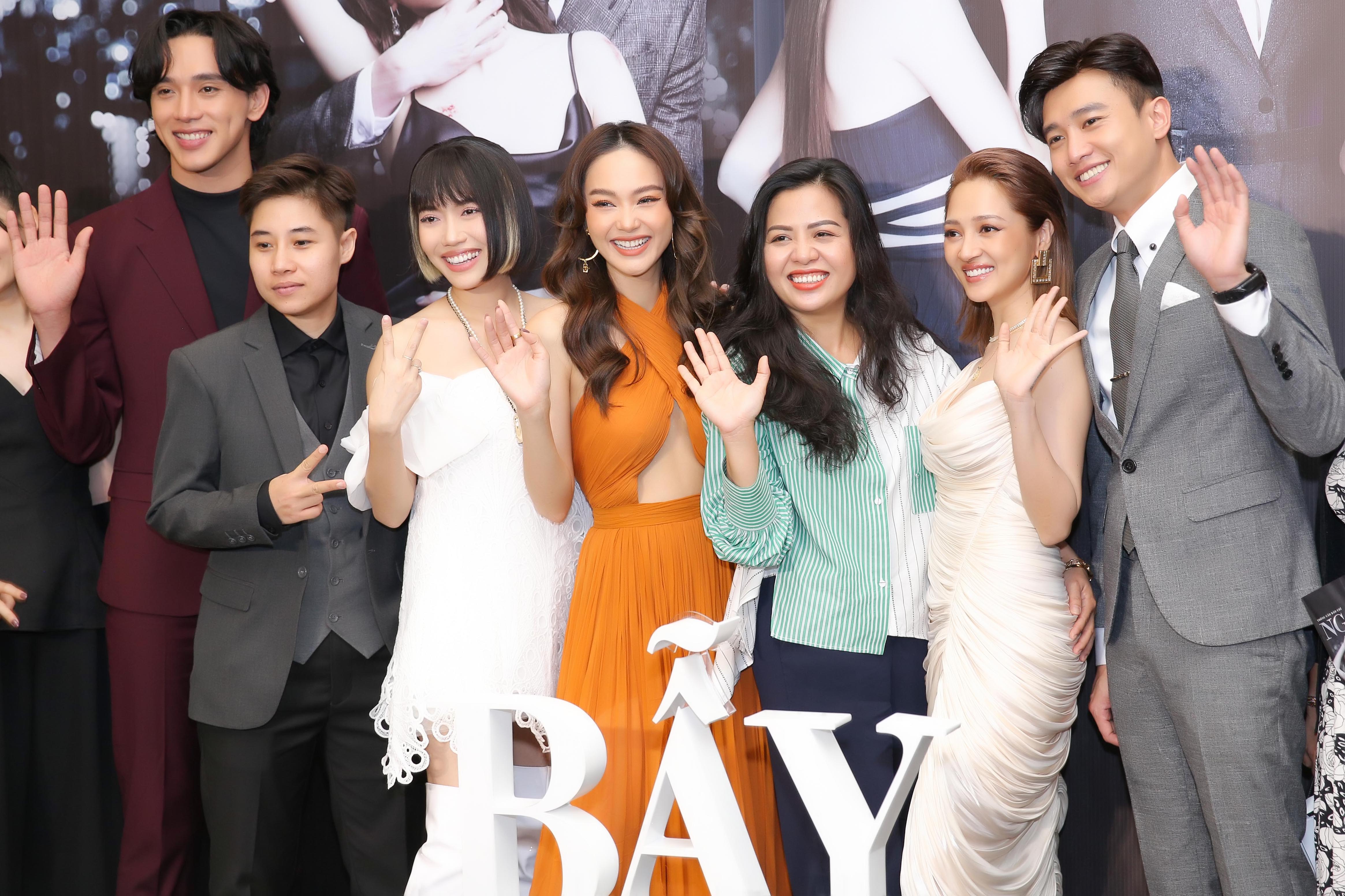 Dàn cast phim 'Bẫy ngọt ngào' tại sự kiện showcase.
