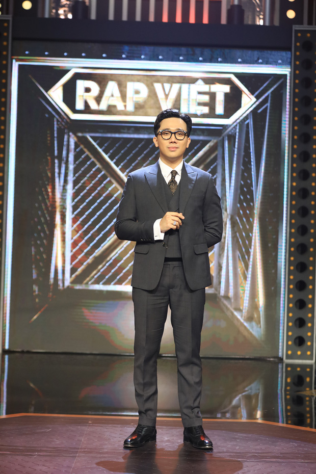 MC Trấn Thành nhiều lần bật khóc khi dẫn 'Rap Việt'