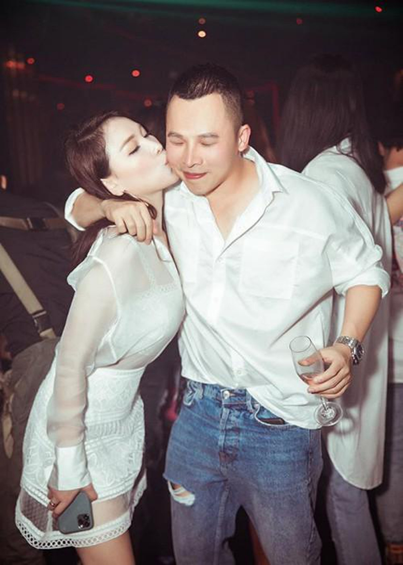 Nghi vấn Vũ Khắc Tiệp và cô bạn thân hơn 15 năm cạch mặt sau thời gian thân thiết, chuyện gì đây? Quỳnh Thư và Vũ Khắc Tiệp chơi thân hơn 15 năm qua.