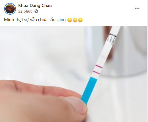 Nam nhạc sĩ Châu Đăng Khoa đăng bức ảnh que thử thai 2 vạch, nhìn qua ai cũng thấy sai quá sai rồi.