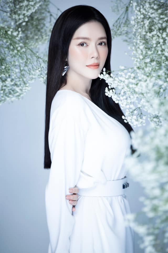 Lý Nhã Kỳ đích thị là nữ đại gia của showbiz Việt.