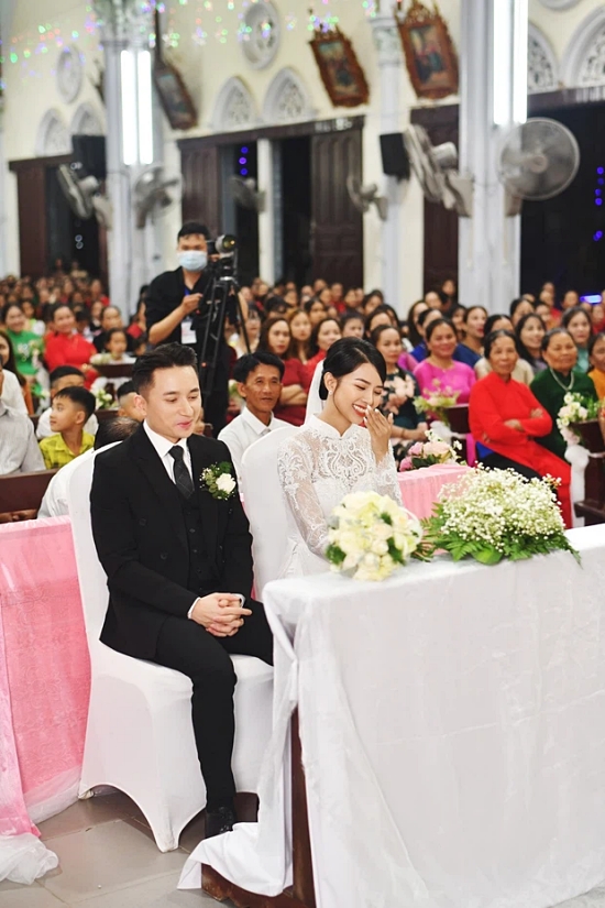 Những đám cưới ở nhà thờ đẹp lung linh của sao Việt - ảnh 1