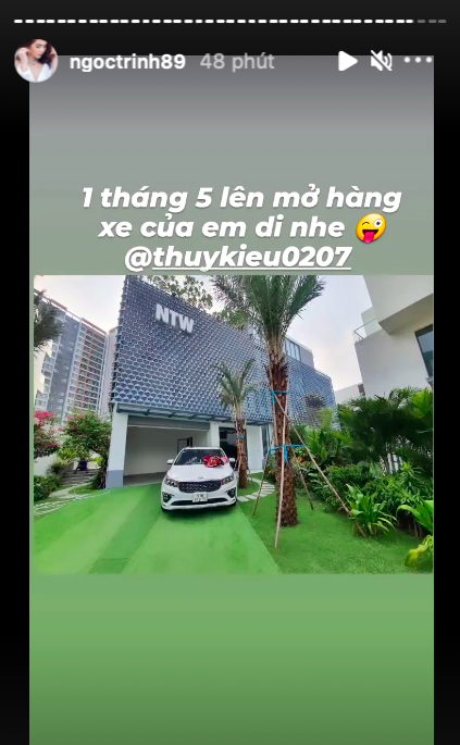 Ngọc Trinh thông báo tặng xe hơi tiền tỷ cho trợ lý Thuý Kiều