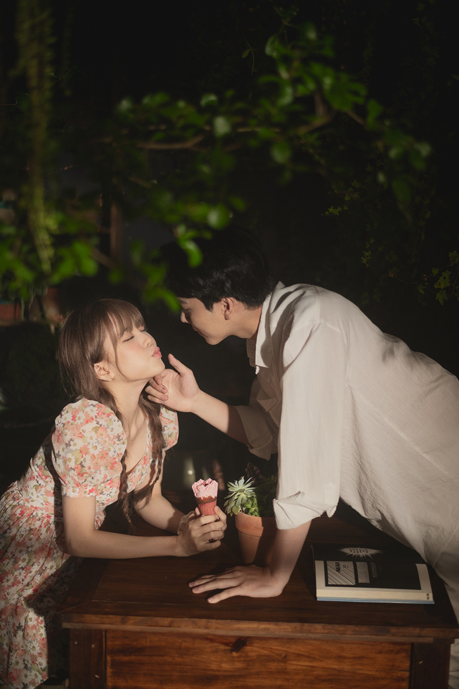 Hải Nam là bạn diễn cùng Thiều Bảo Trâm trong MV 'Love Rosie'