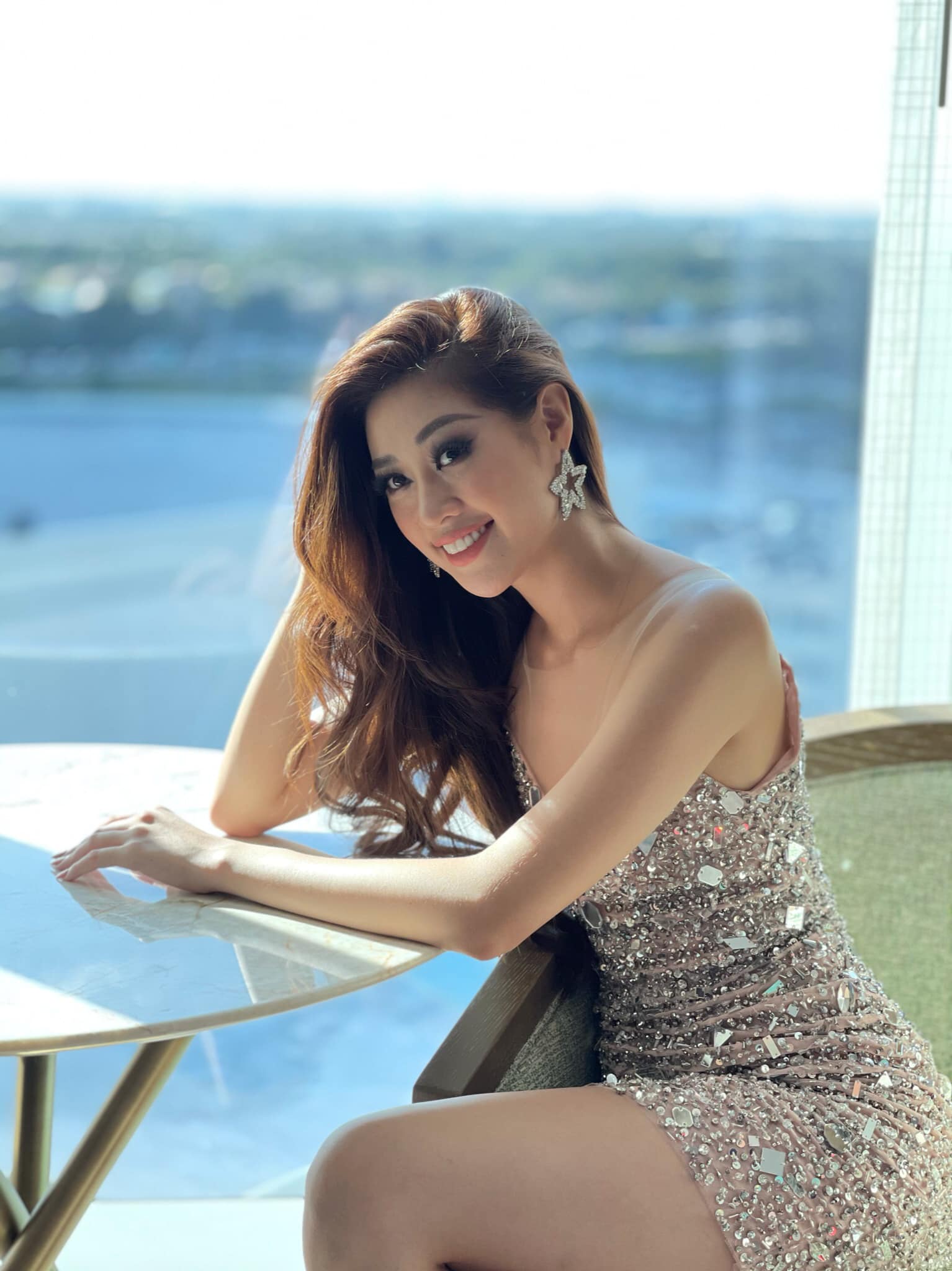4 chiếc váy dạ hội Khánh Vân đem đến Miss Universe 2020