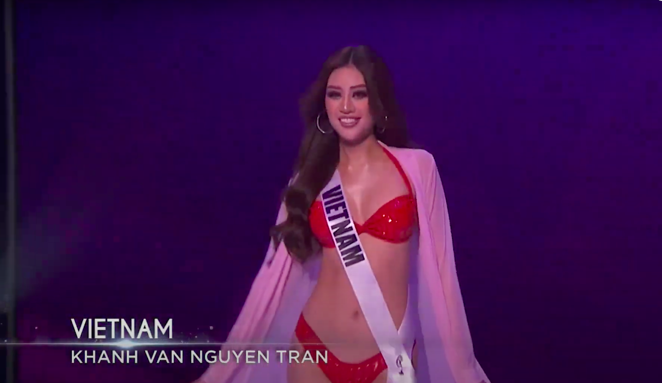Pha bẻ lái của Khánh Vân tại Miss Universe 2020: Kêu gọi fan chọn váy dạ hội 1 đằng, cuối cùng váy thi 1 nẻo