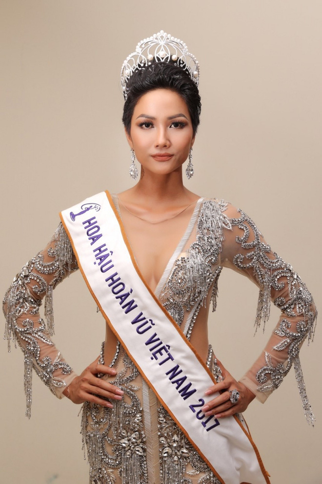 H'Hen Niê tại thời điểm đăng quang Hoa hậu Hoàn vũ việt Nam 2017