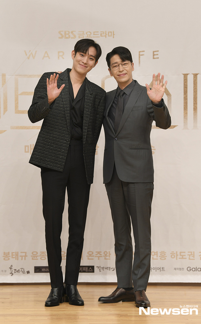 Nam diễn viên trẻ Kim Young Dae vào vai con trai của Uhm Ki Joon trong phim