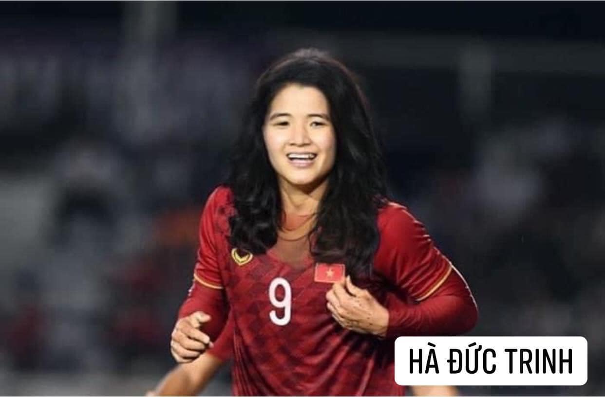 Dàn cầu thủ Việt Nam bỗng hóa con gái trước trận đấu với Malaysia, nhìn cũng xinh đáo để chứ đùa!