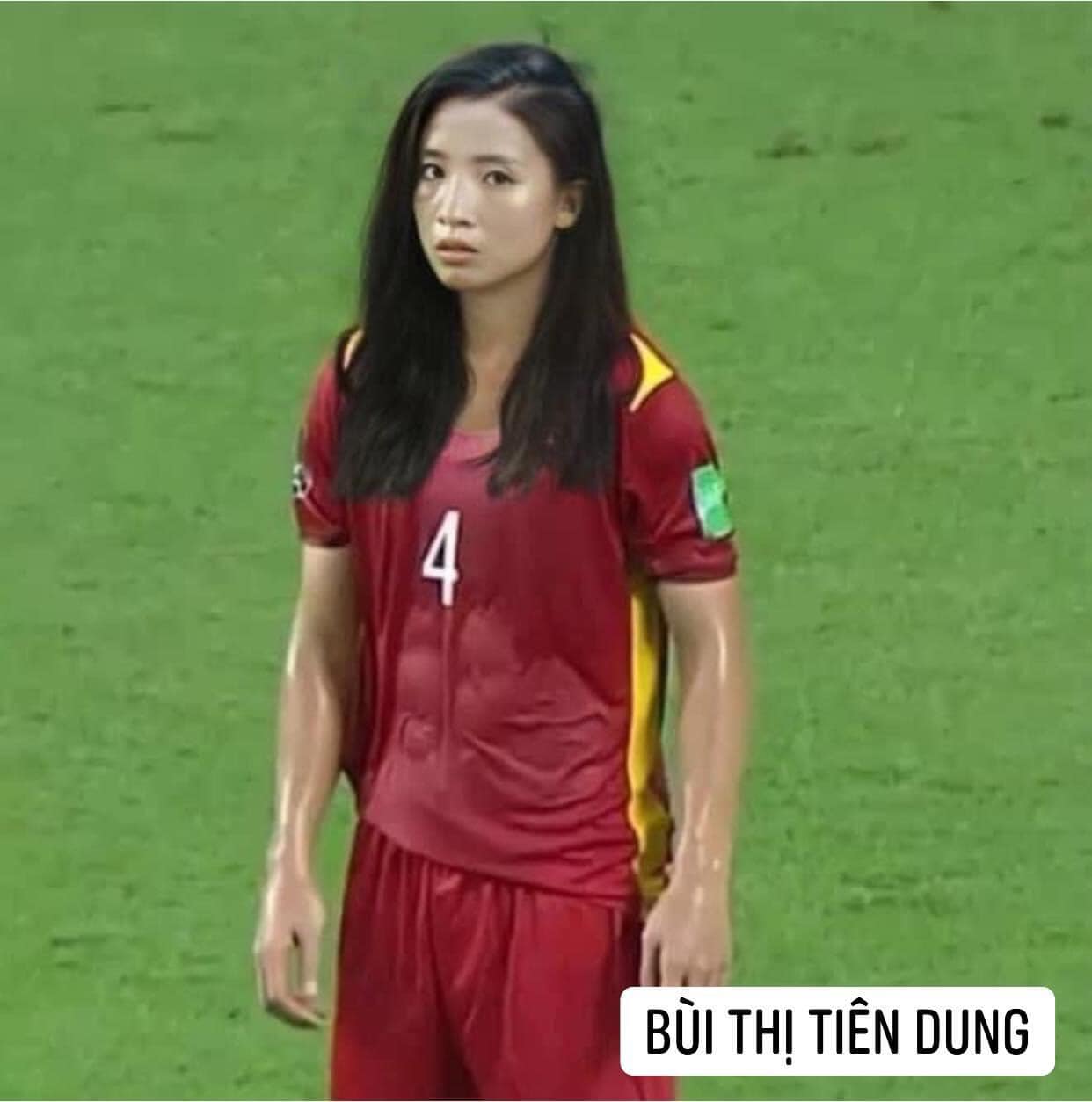 Dàn cầu thủ Việt Nam bỗng hóa con gái trước trận đấu với Malaysia, nhìn cũng xinh đáo để chứ đùa!