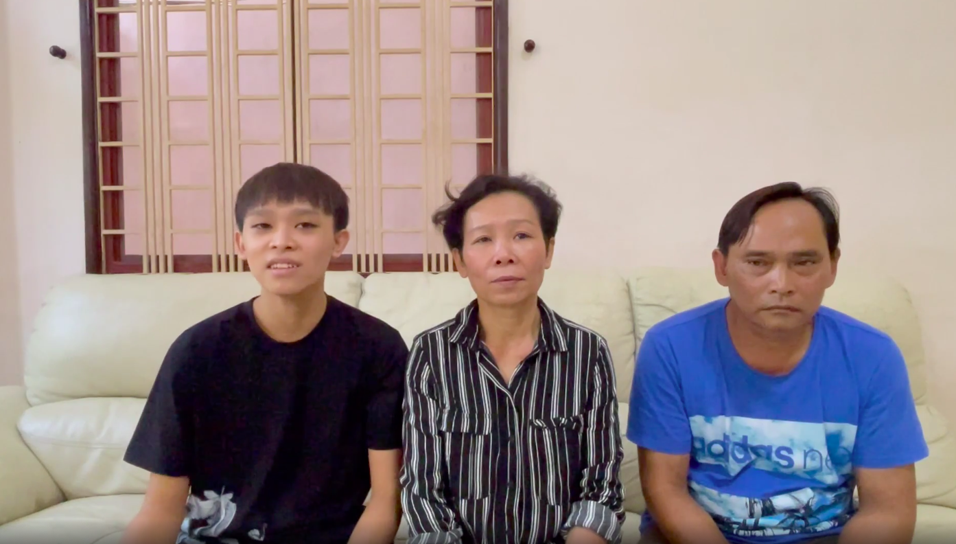 Hồ Văn Cường và bố mẹ ruột trong video lên tiếng về sự việc ồn ào với Phi Nhung