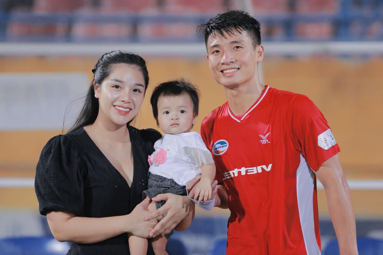 Vợ đẹp, con ngoan của các cầu thủ Việt Nam: Hậu phương vững chắc sau mỗi trận đấu!