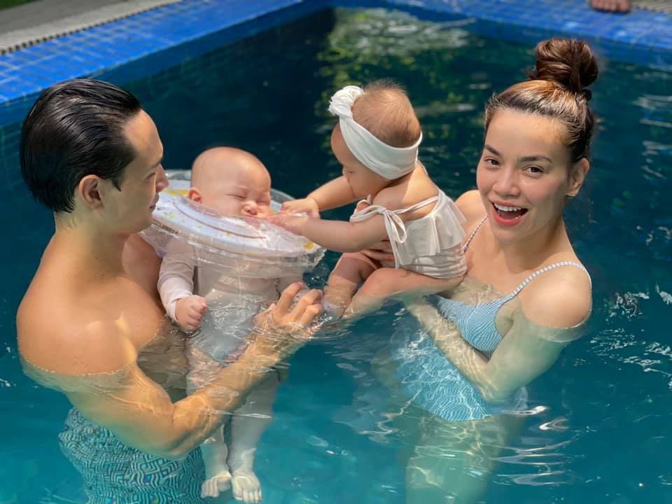 Gia đình Hồ Ngọc Hà vui chơi trong bể bơi, 'thánh biểu cảm' Leon lại chiếm sóng với loạt khoảnh khắc cực yêu - ảnh 1