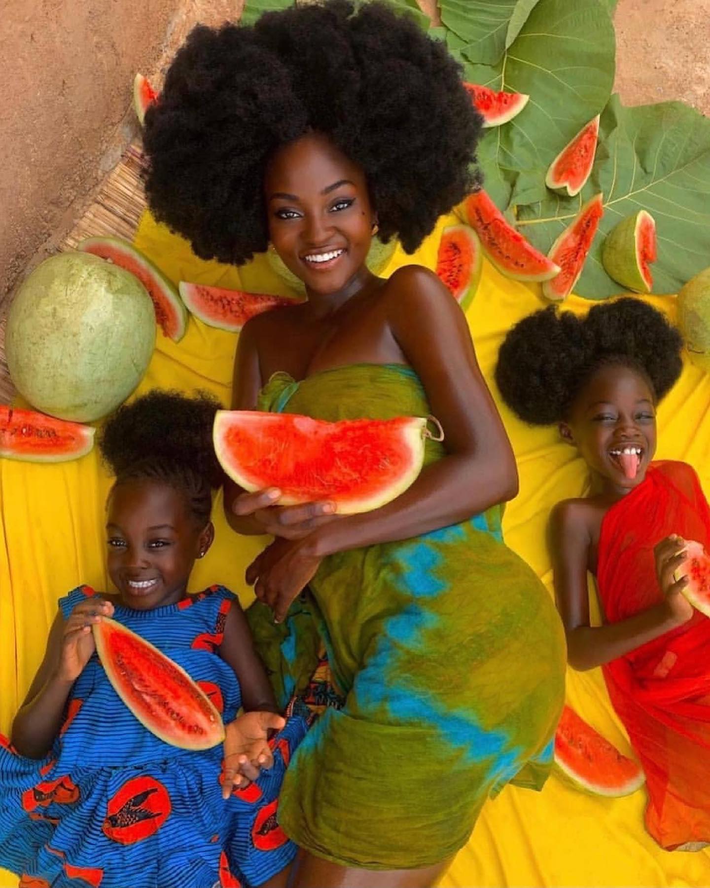Cô gái đến từ Ghana với làn da nâu và mái tóc xù đẹp như tranh vẽ chinh phục cả thế giới Cô gái đến từ Ghana với làn da nâu và mái tóc xù đẹp như tranh vẽ chinh phục cả thế giới - ảnh 10