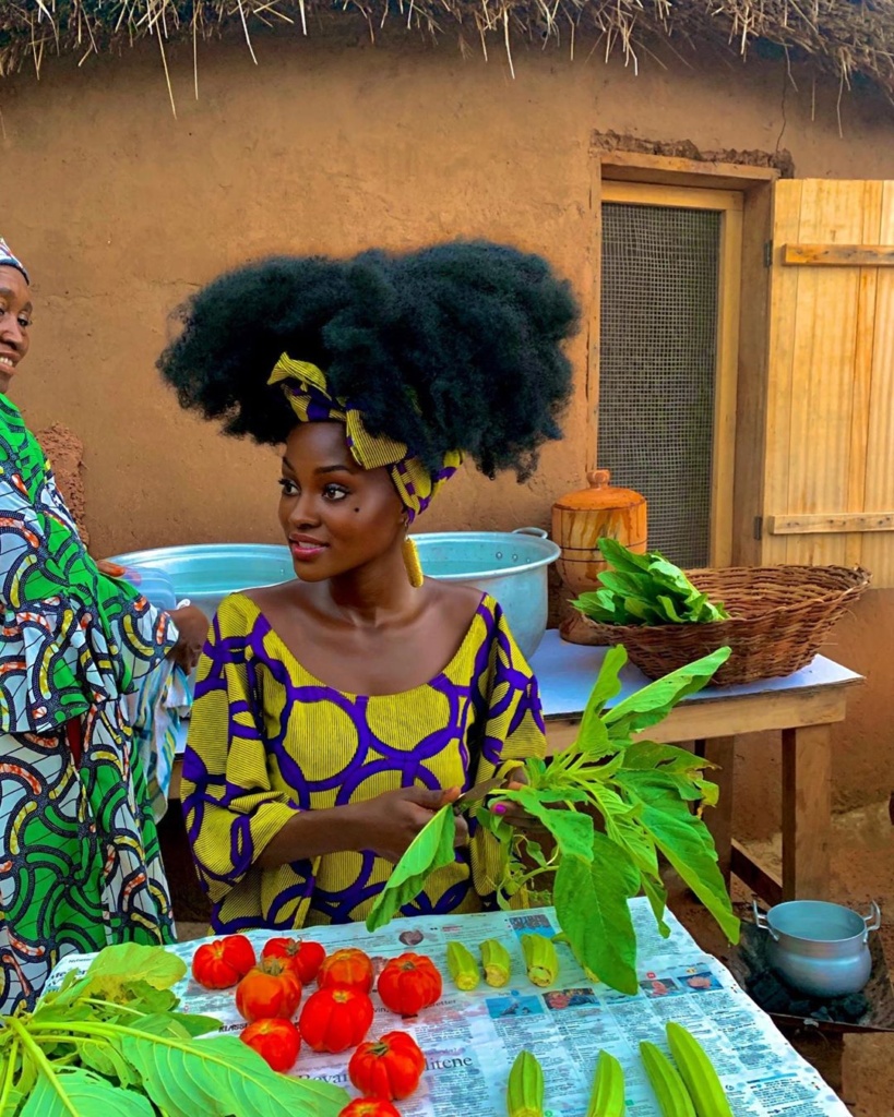 Cô gái đến từ Ghana với làn da nâu và mái tóc xù đẹp như tranh vẽ chinh phục cả thế giới Hamamat Montia luôn ưu tiên các sản phẩm từ thiên nhiên