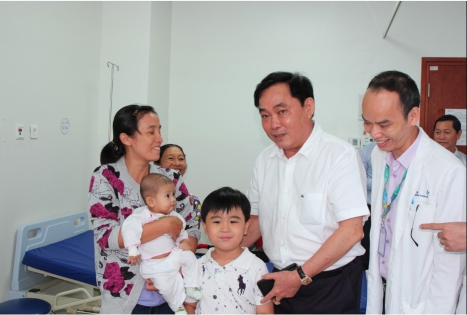 Bà Phương Hằng xin lỗi, tuyên bố chấm dứt toàn bộ hoạt động thiện nguyện vào tháng 10 Bà Phương Hằng xin lỗi, tuyên bố chấm dứt toàn bộ hoạt động thiện nguyện vào tháng 10
