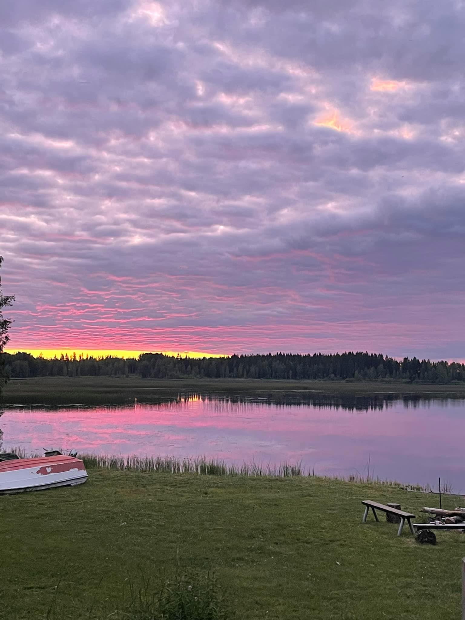 Tuyệt đẹp khung cảnh 12h đêm tại Phần Lan: Khi mặt trời 'tăng ca' và mặt trăng 'nghỉ ngơi'! - ảnh 3