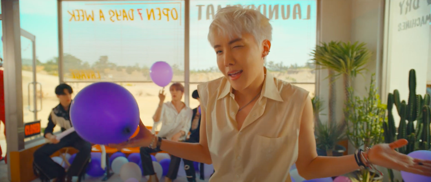 BTS lan toả thông điệp tích cực bằng âm nhạc với MV 'Permission to Dance' giữa đại dịch Covid-19 - ảnh 7