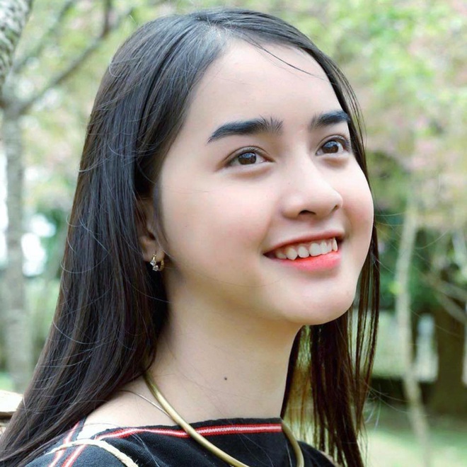 Vẻ đẹp trong trẻo của Yona Cươn - 'sơn nữ' 17 tuổi đang gây sốt cộng đồng mạng