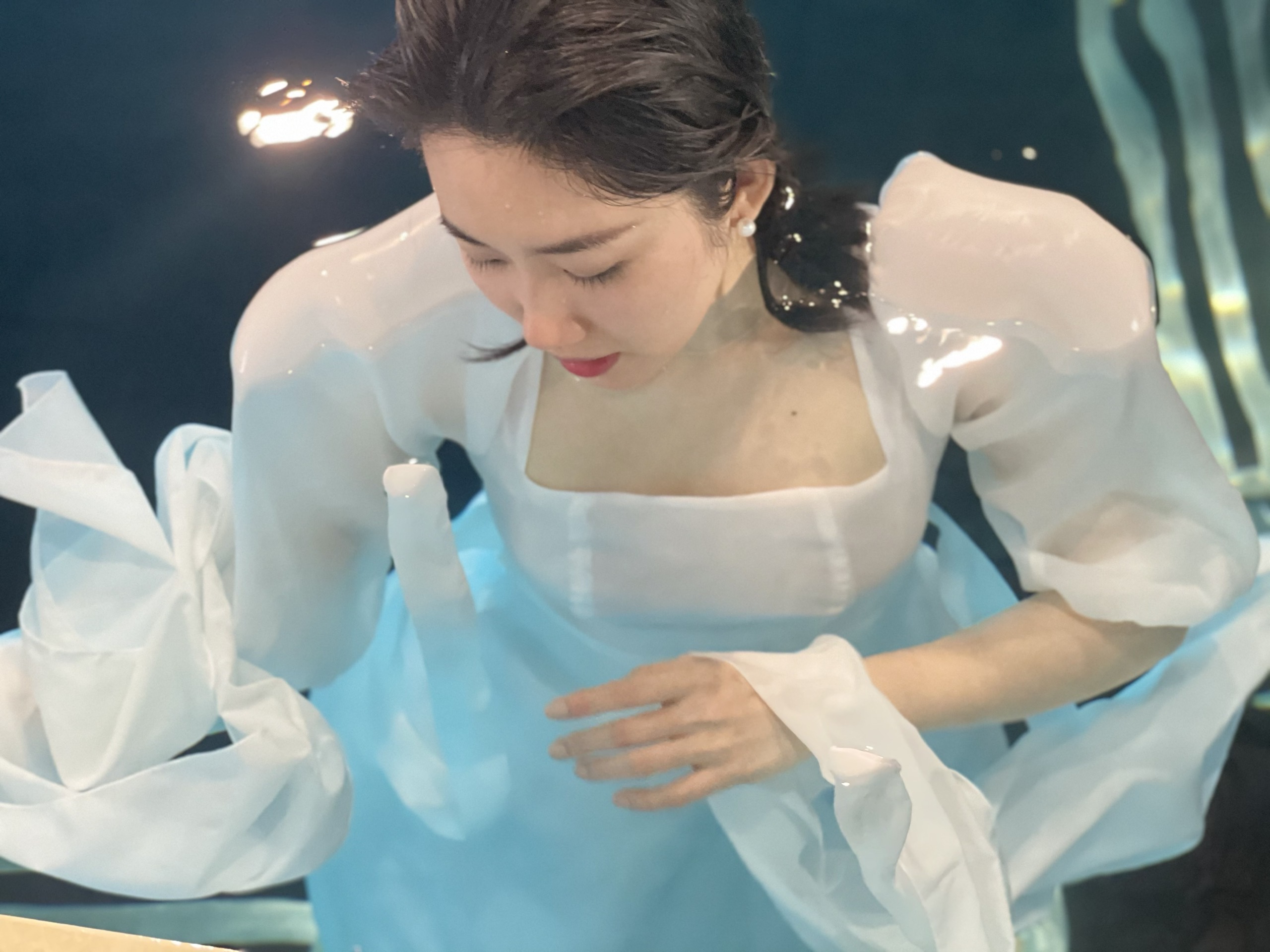 Thuý Ngân đóng cảnh 'ướt át' trong MV 'Thức giấc' của Da LAB - ảnh 7