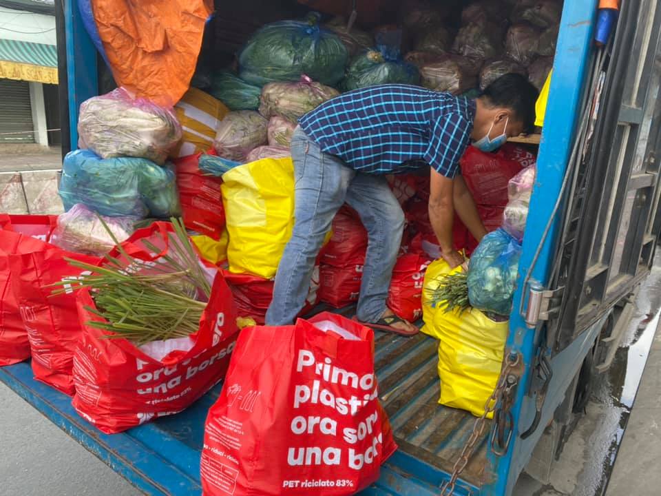 2 tấn rau củ được ca sĩ Thuỷ Tiên phát tâm hỗ trợ người dân gặp khó khăn vì dịch tại Tp.HCM