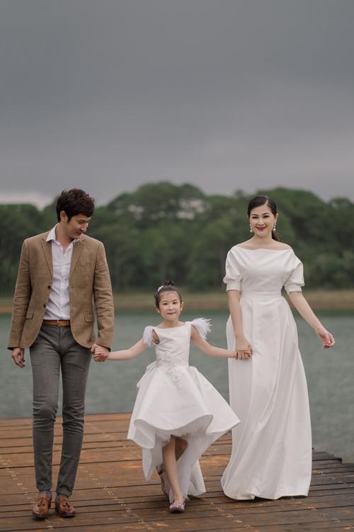 Gia đình hạnh phúc của Huy Khánh và diễn viên/người mẫu Mạc Anh Thư