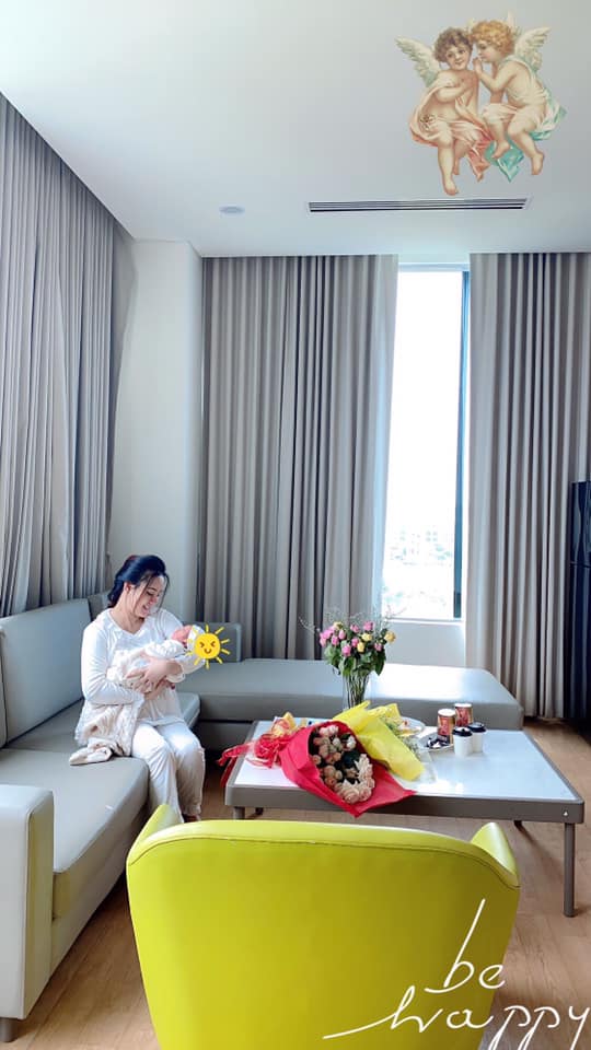Phản ứng của sao Việt khi bị bà Phương Hằng điểm mặt: Thuỷ Tiên bật khóc, Đàm Vĩnh Hưng và Vy Oanh đòi kiện Phản ứng của sao Việt khi bị bà Phương Hằng điểm mặt: Thuỷ Tiên bật khóc, Đàm Vĩnh Hưng và Vy Oanh đòi kiện
