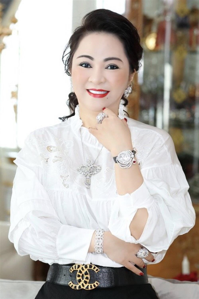 Bà Phương Hằng tuyên bố kiện ca sĩ Đàm Vĩnh Hưng để phong sát hoạt động tại Mỹ