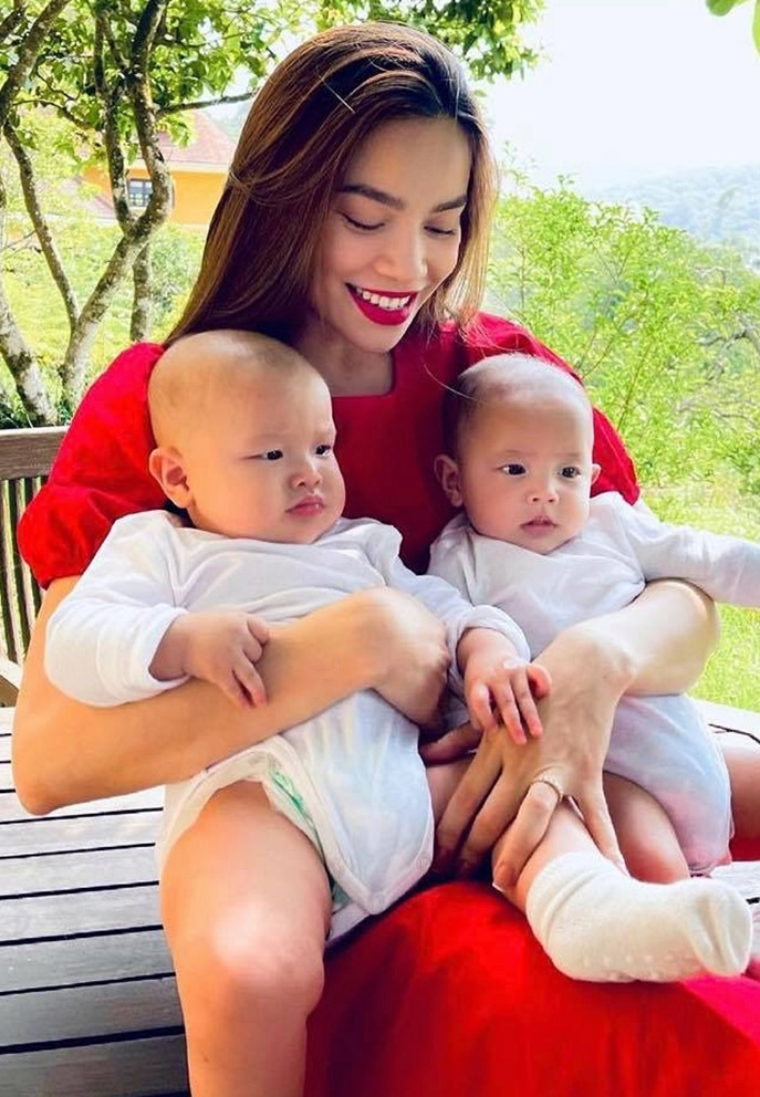Hồ Ngọc Hà và 2 em bé đáng yêu của mình
