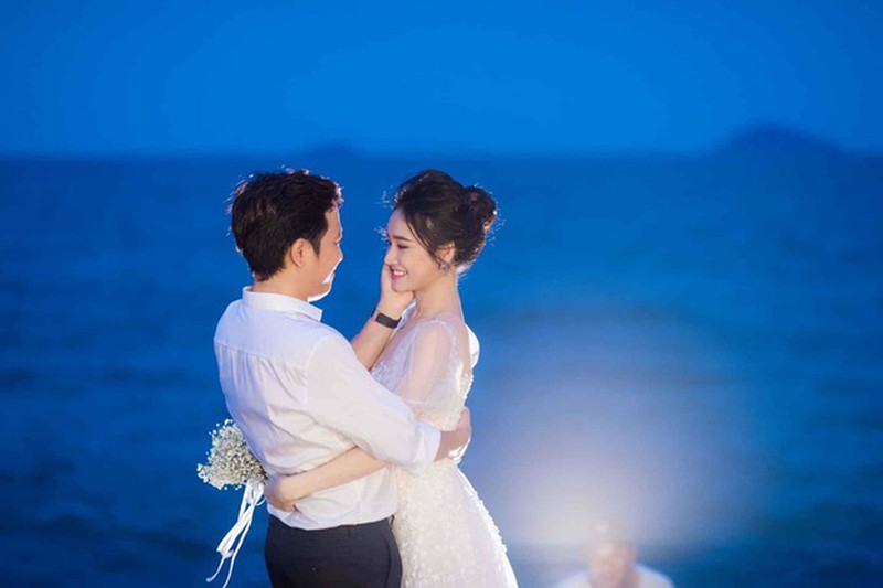 Lễ đính hôn trên biển tuyệt đẹp của Nhã Phương và Trường Giang
