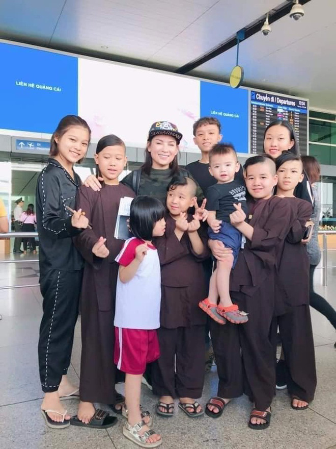 Ca sĩ Phi Nhung nhận nuôi 23 đứa trẻ mồ côi