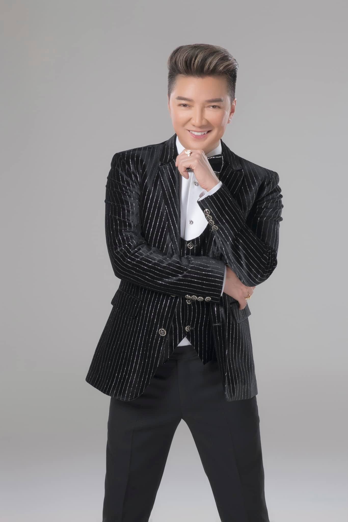 Nam ca sĩ Đàm Vĩnh Hưng là một trong những sao Việt vướng ồn ào từ thiện
