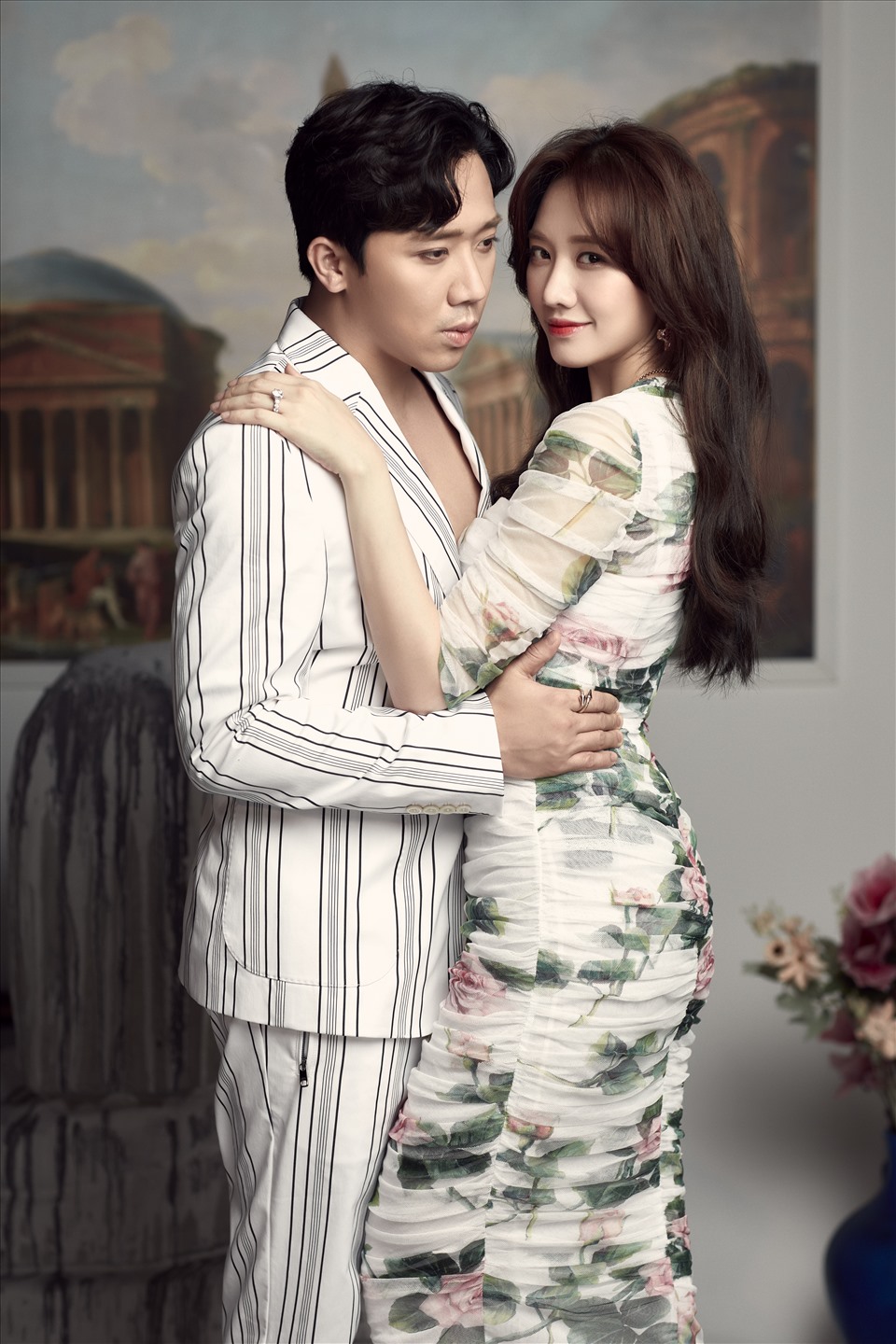 Vợ chồng MC Trấn Thành và Hari Won nhiều lần lên tiếng phủ nhận việc bán nước hoa