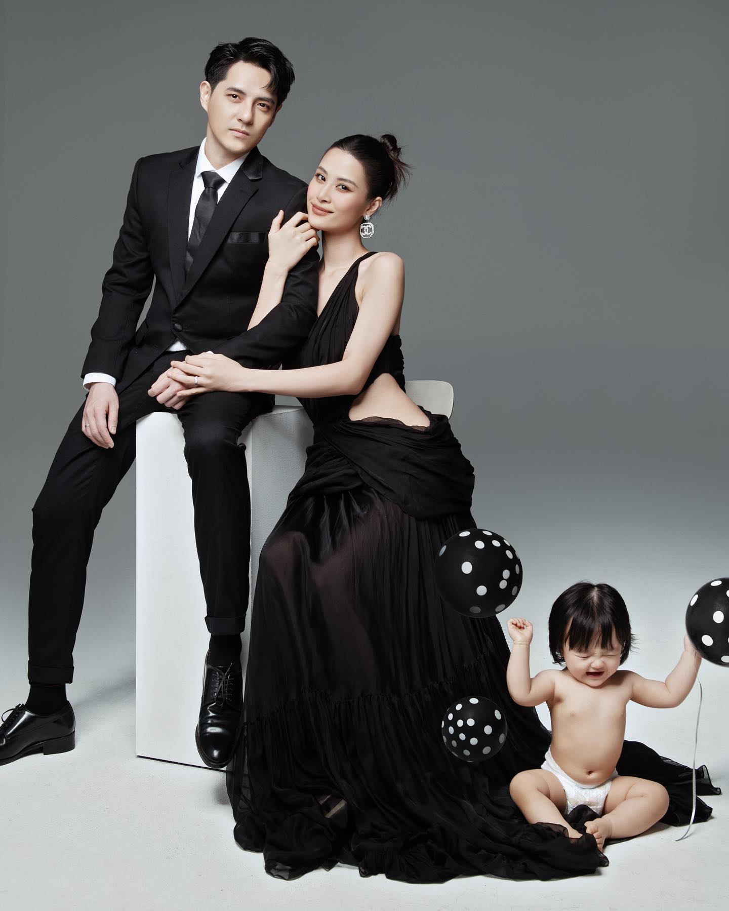 Đông Nhi tung bộ ảnh mừng tuổi 33 bên Ông Cao Thắng và con gái Winnie, 'gia đình kiểu mẫu' của Vbiz là đây! - ảnh 1