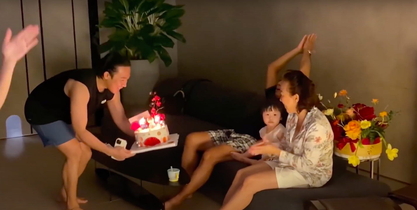 Bữa tiệc sinh nhật vợ chồng MC Trấn Thành và Hari Won tổ chức cho bố mẹ