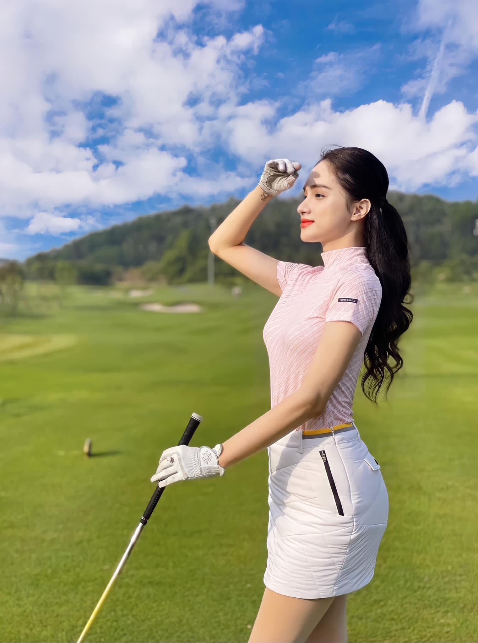Thời trang đi đánh Golf sang chảnh của Hương Giang - ảnh 3