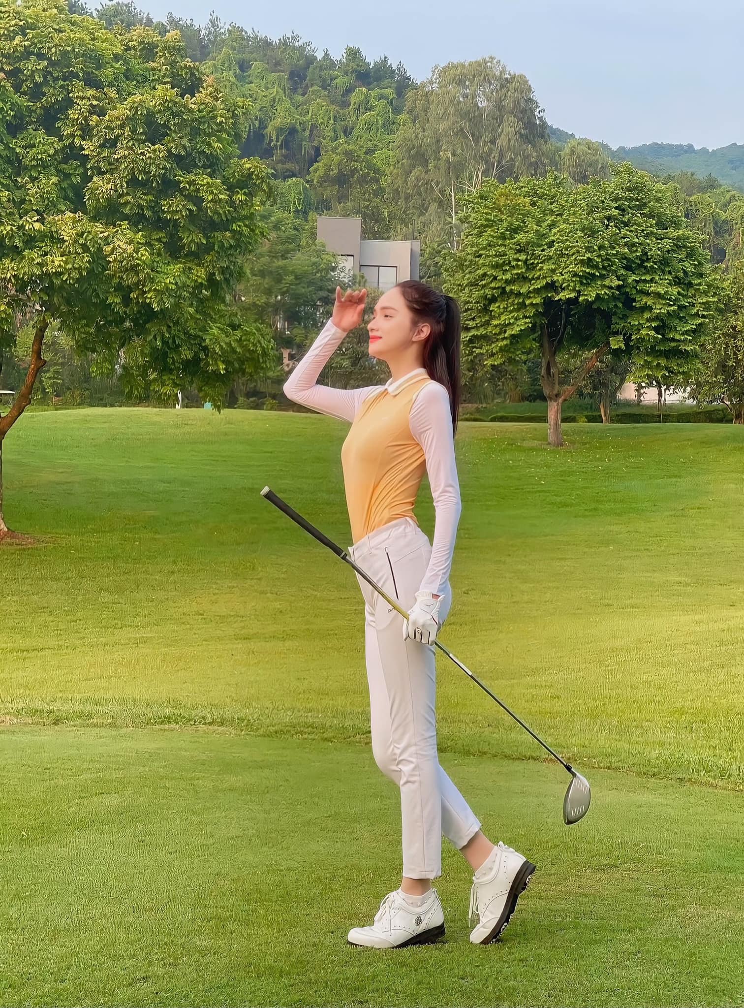 Thời trang đi đánh Golf sang chảnh của Hương Giang - ảnh 5