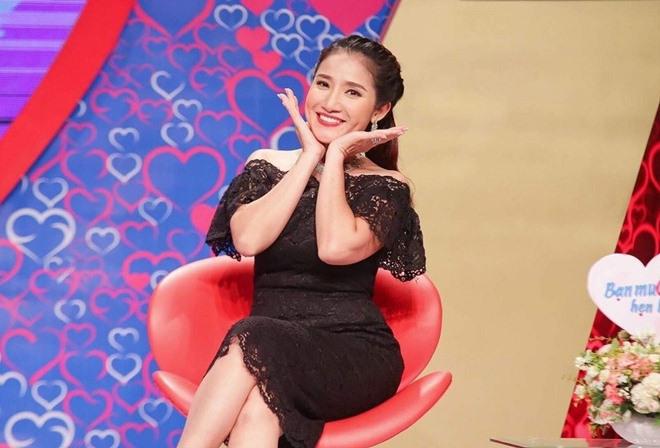 Khán giả phản ứng ra sao khi diễn viên Ngọc Lan thay thế NSND Hồng Vân làm bà mối chương trình Bạn muốn hẹn hò?