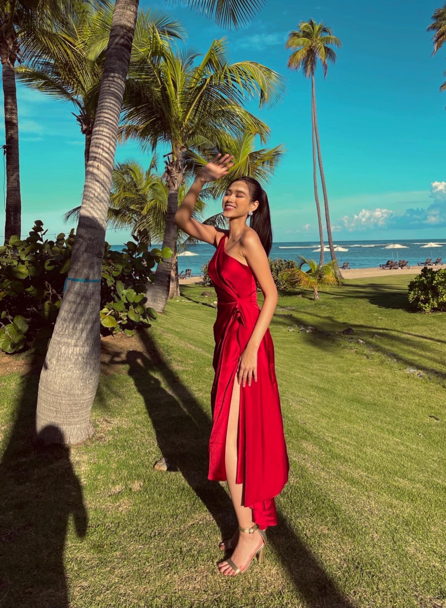 Loạt váy áo rực rỡ của Hoa hậu Đỗ Thị Hà sau 5 ngày đến Puerto Rico dự thi Miss World 2021 - ảnh 4