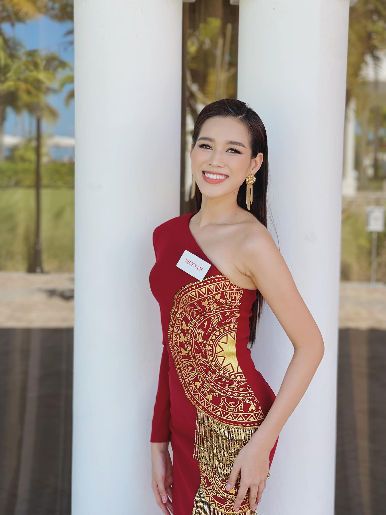 Đỗ Thị Hà tạo dáng chụp hình 'trăm kiểu như một' tại Miss World 2021 - ảnh 13