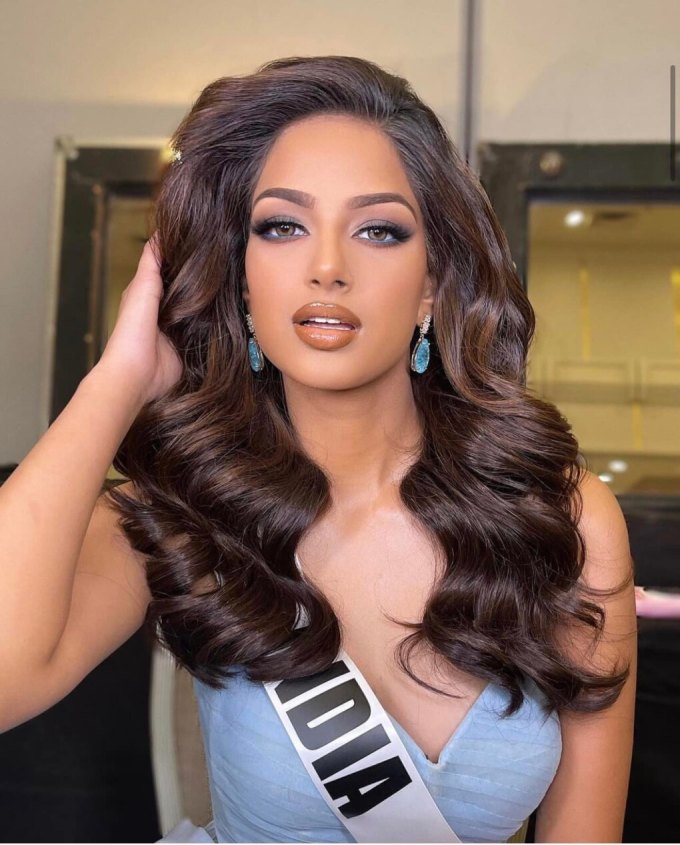 Nhan sắc và học vấn của người đẹp Ấn Độ vừa đăng quang Miss Universe 2021
