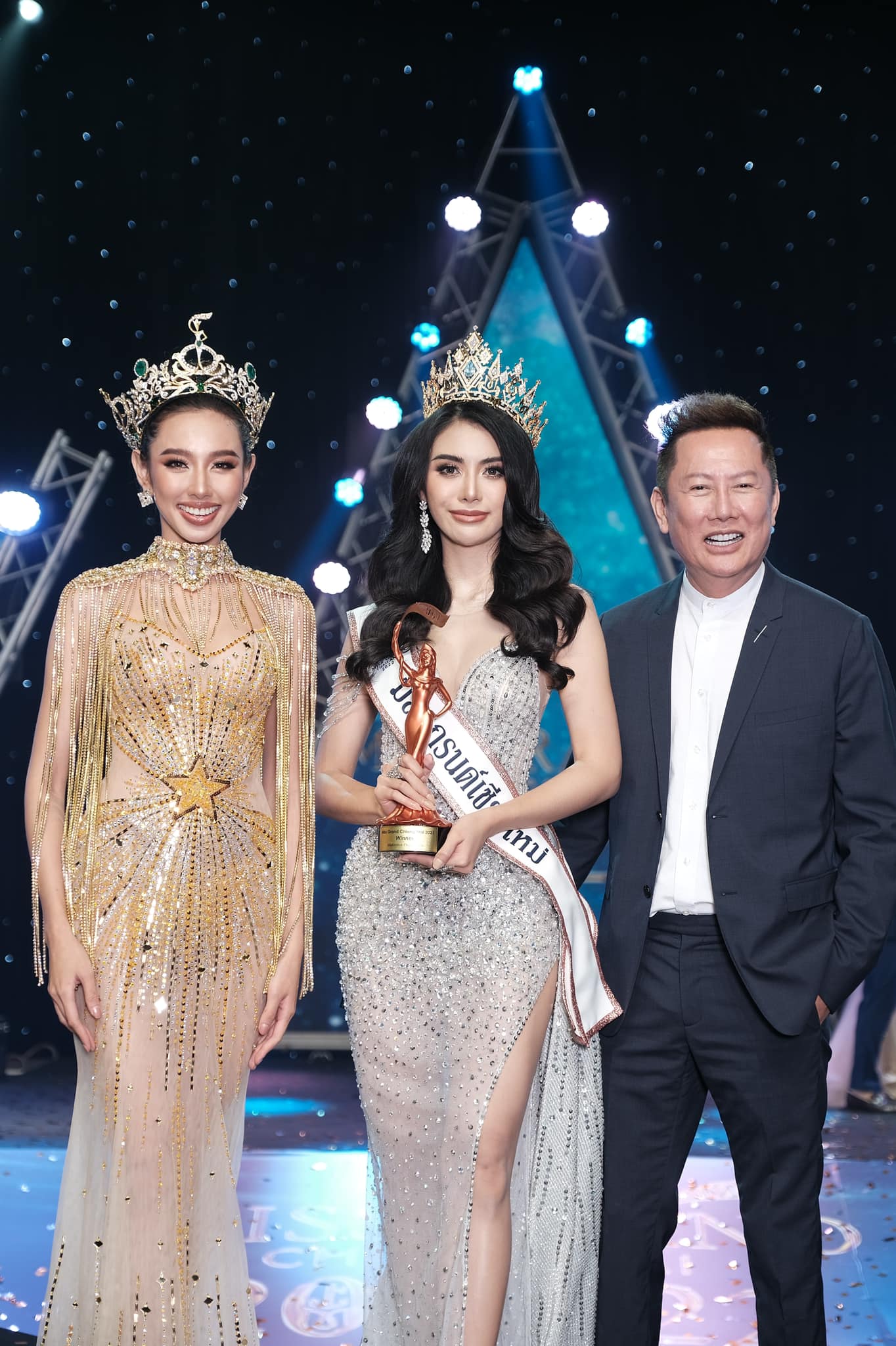 Nguyễn Thúc Thùy Tiên đọ sắc bên cạnh đương kim Miss Grand Chiangmai 2022