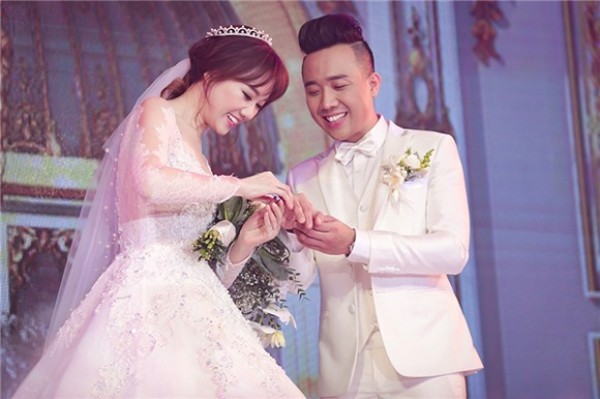 MC Trấn Thành tặng túi Hermès gần 700 triệu cho Hari Won nhân dịp kỉ niệm 5 năm ngày cưới