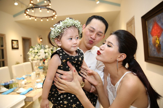 Tổ ấm nhỏ của cựu người mẫu Trang Trần bên ông xã Việt kiều và con gái Kiến Lửa