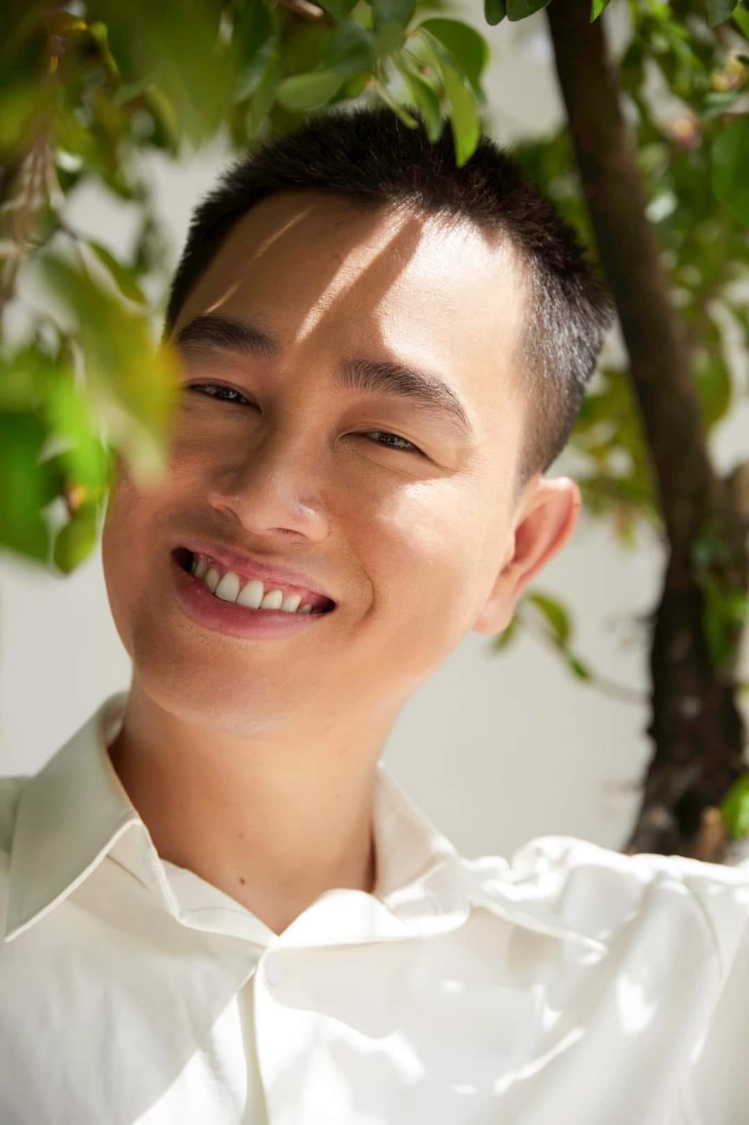 Vừa được phong đại mỹ nhân, Ninh Dương Lan Ngọc công khai ảnh kề vai bên người đàn ông lạ? Người đàn ông được réo gọi nhiều nhất lúc này sau bức ảnh Ninh Dương Lan Ngọc