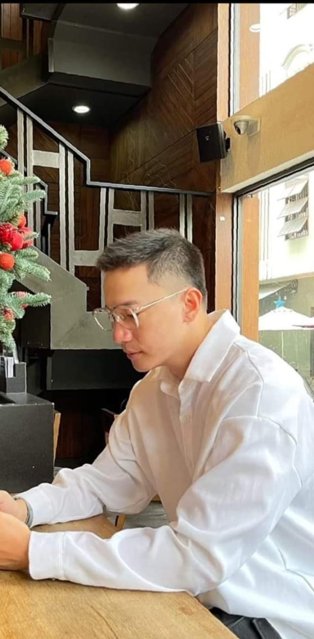 Vừa được phong đại mỹ nhân, Ninh Dương Lan Ngọc công khai ảnh kề vai bên người đàn ông lạ? Nhưng khoảnh khắc này của S.T Sơn Thạch cũng rất giống người trong ảnh