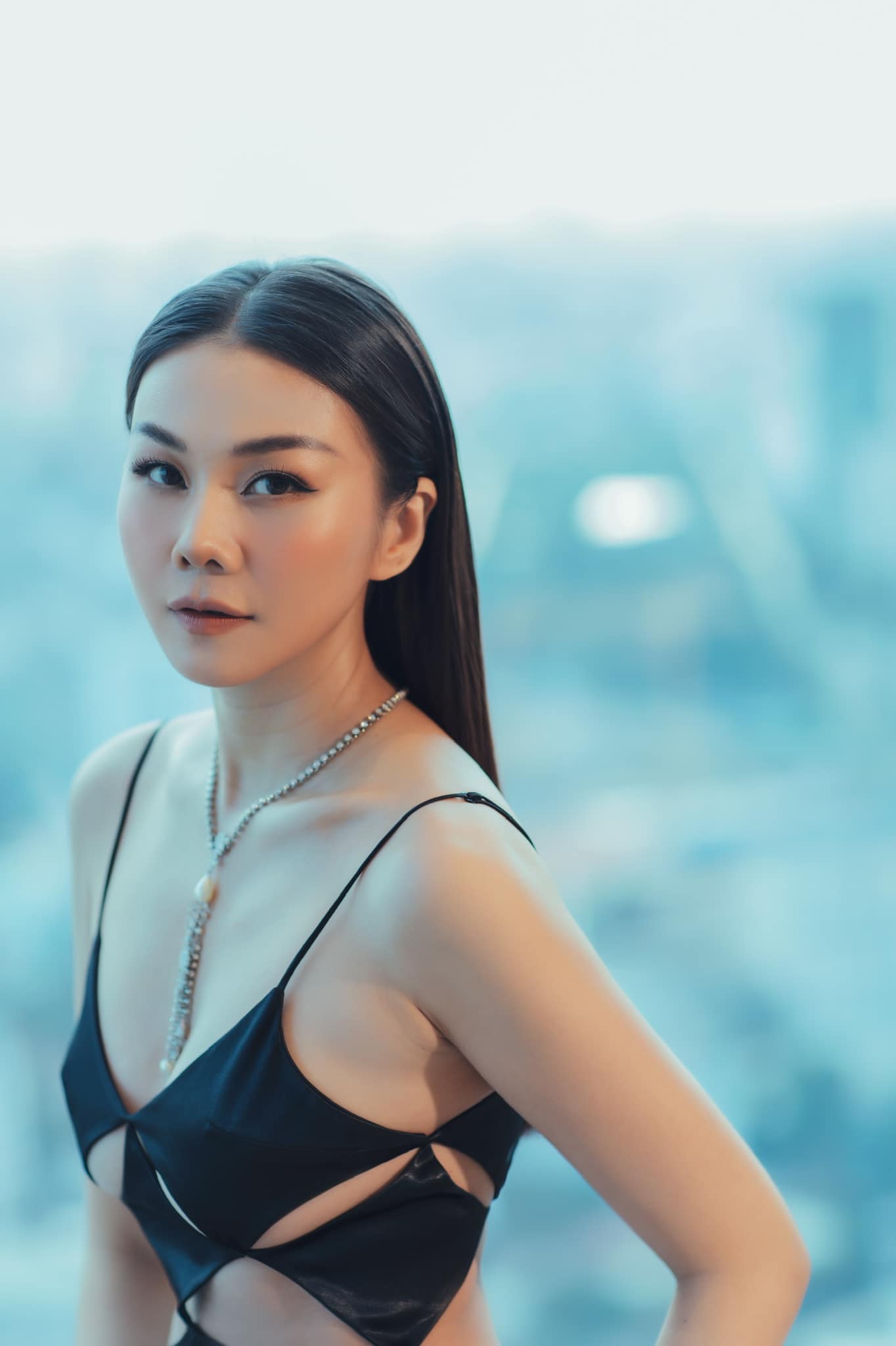 Ở tuổi gần chạm ngưỡng U40, siêu mẫu Thanh Hằng vẫn giữ được nét trẻ trung, vóc dáng gọn gàng gợi cảm chuẩn ngôi sao lớn của giới thời trang Việt. 