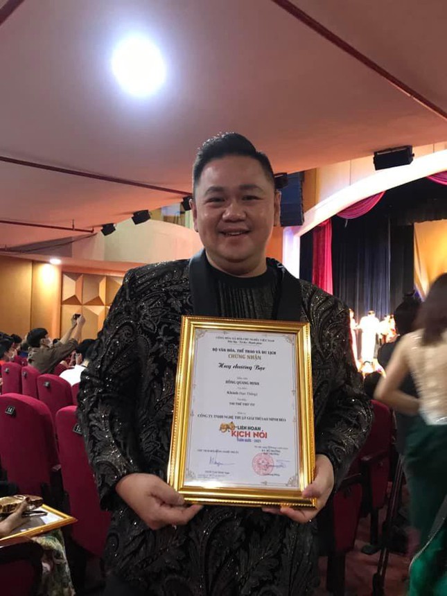 Minh Béo nhận Huy chương bạc tại Liên hoan kịch nói toàn quốc khu vực phía Nam năm 2021